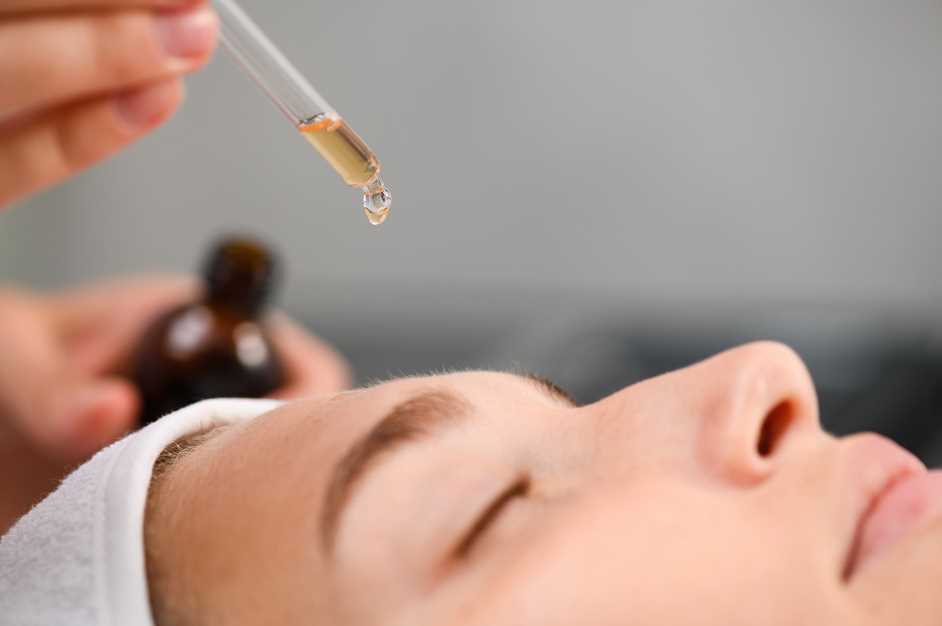 The Ultimate Guide to Harnessing the Power of Vitamins in Professional Skincare