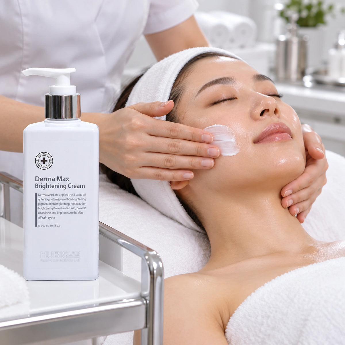 Therapist applying finishing cream to a client's cheek beside the HUBISLAB 300 g professional pump.