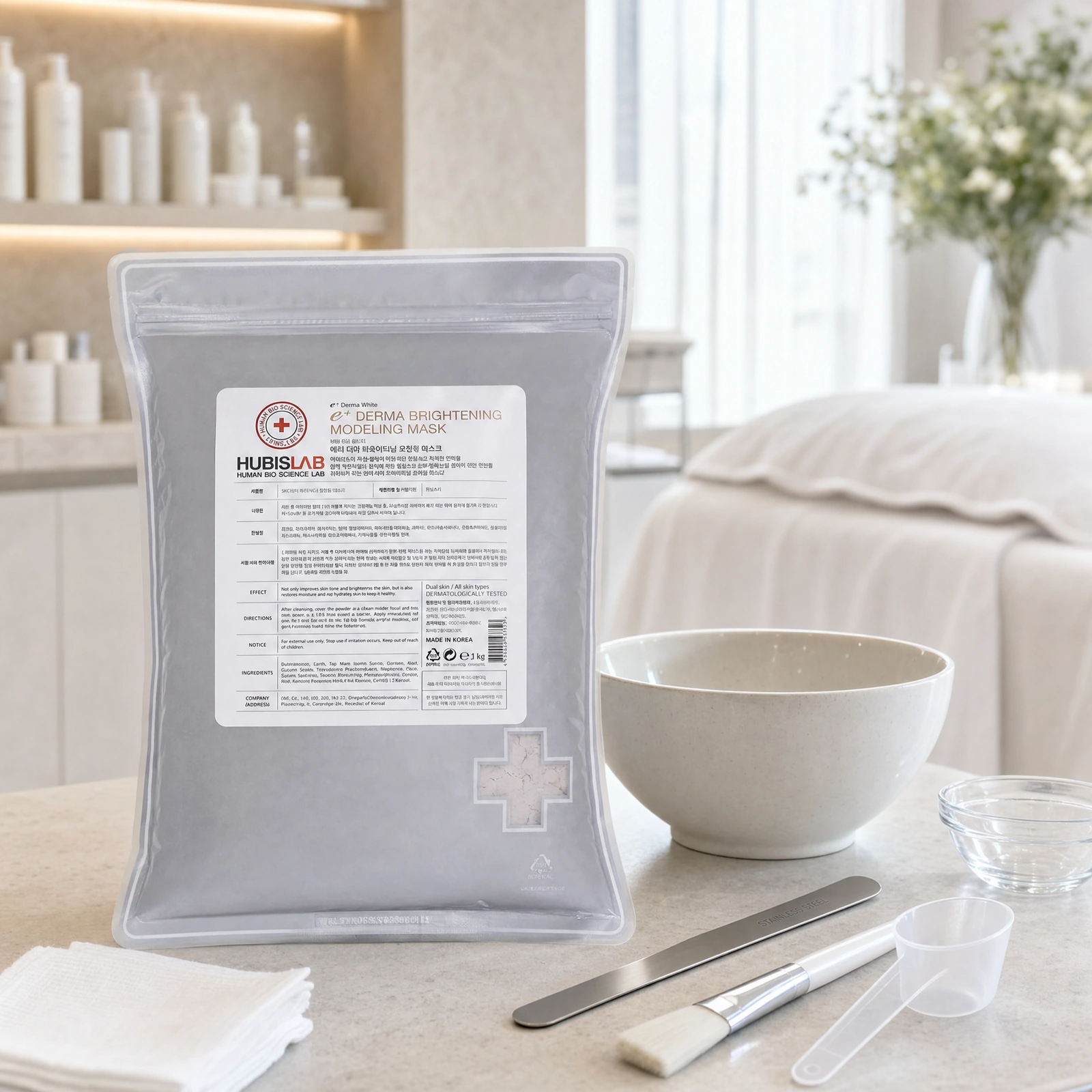 Hubislab e+ Epiderma Brightening Modeling Mask 1kg displayed in a premium clinical treatment-room setting for professional brightening modeling mask protocols, pigmentation care and radiance-focused facial treatments.