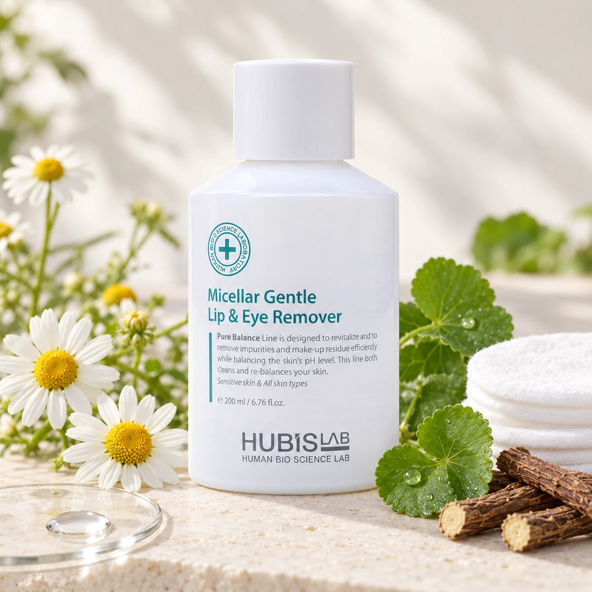 HUBISLAB Micellar Gentle Lip and Eye Remover 200 ml with chamomile, centella leaves, liquorice root and cotton pads.