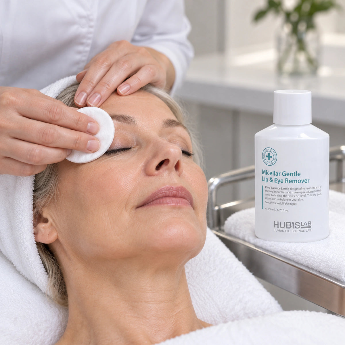 Therapist applying HUBISLAB micellar remover with the 200 ml presentation shown.