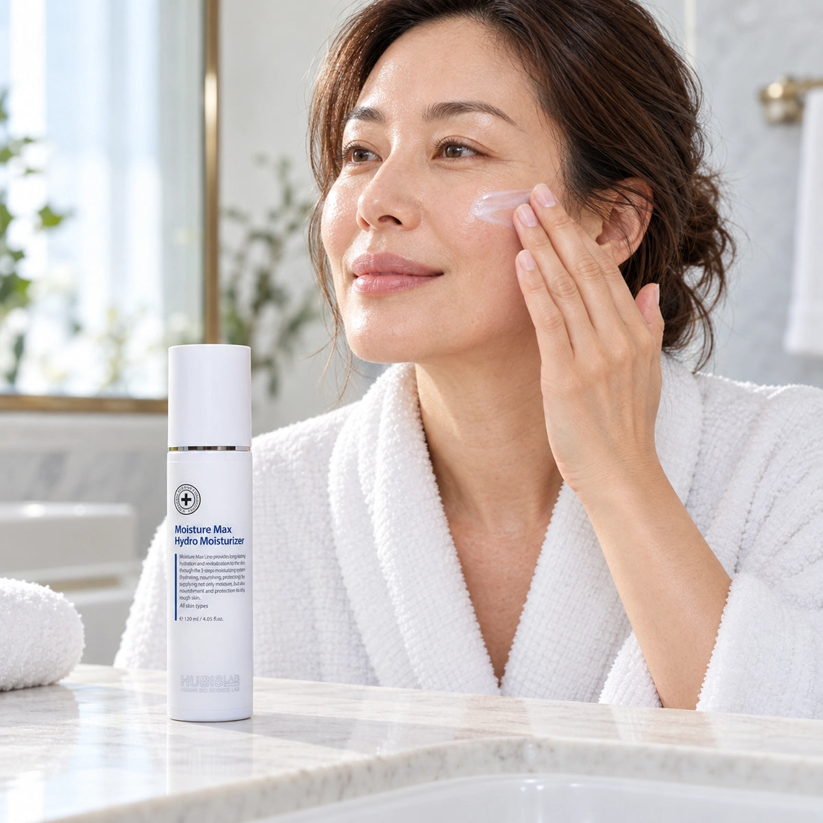 Client applying facial lotion with HUBISLAB Hydro Moisturiser 120 ml on the vanity.