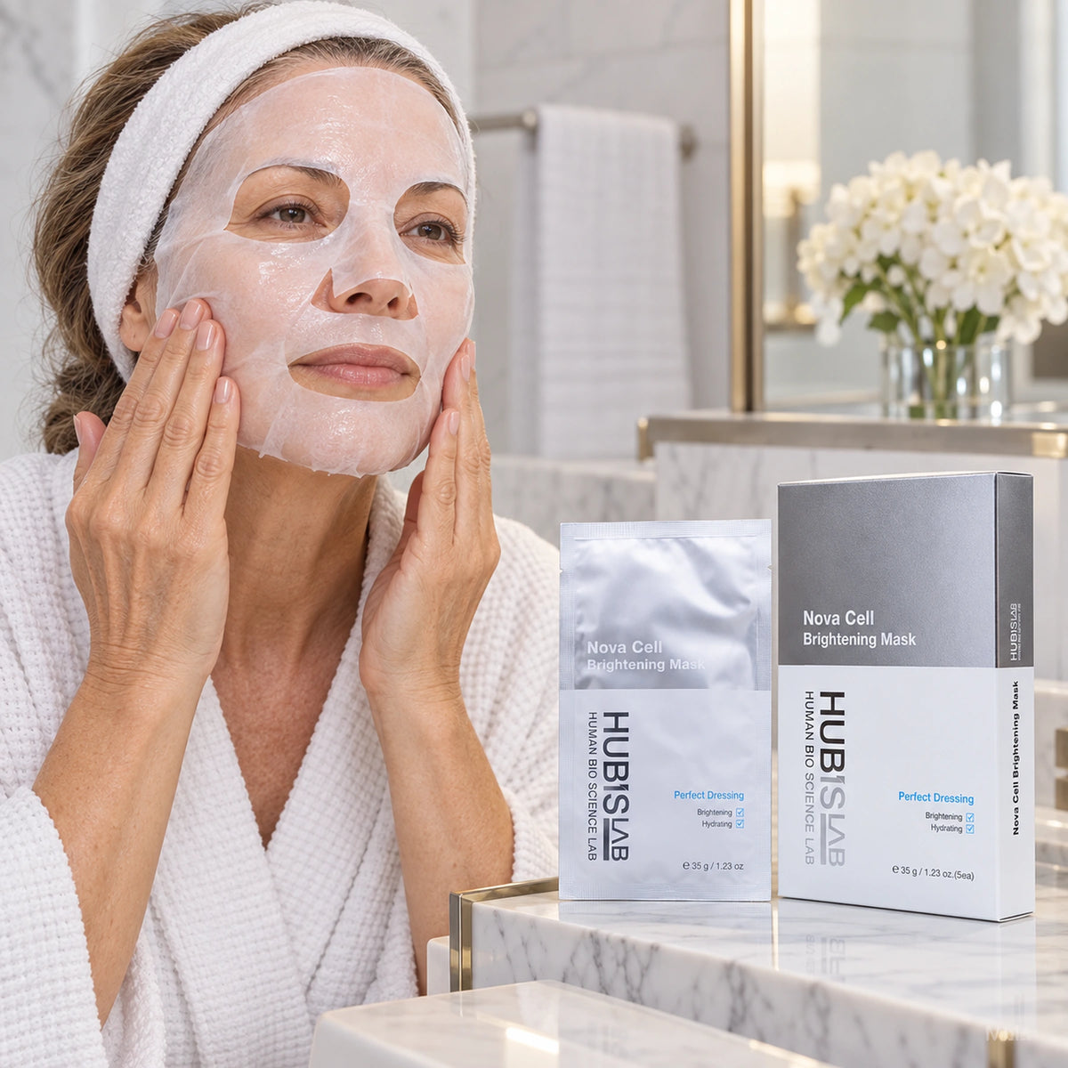 Client applying HUBISLAB nova mask with the 5 x 35 g pack shown.