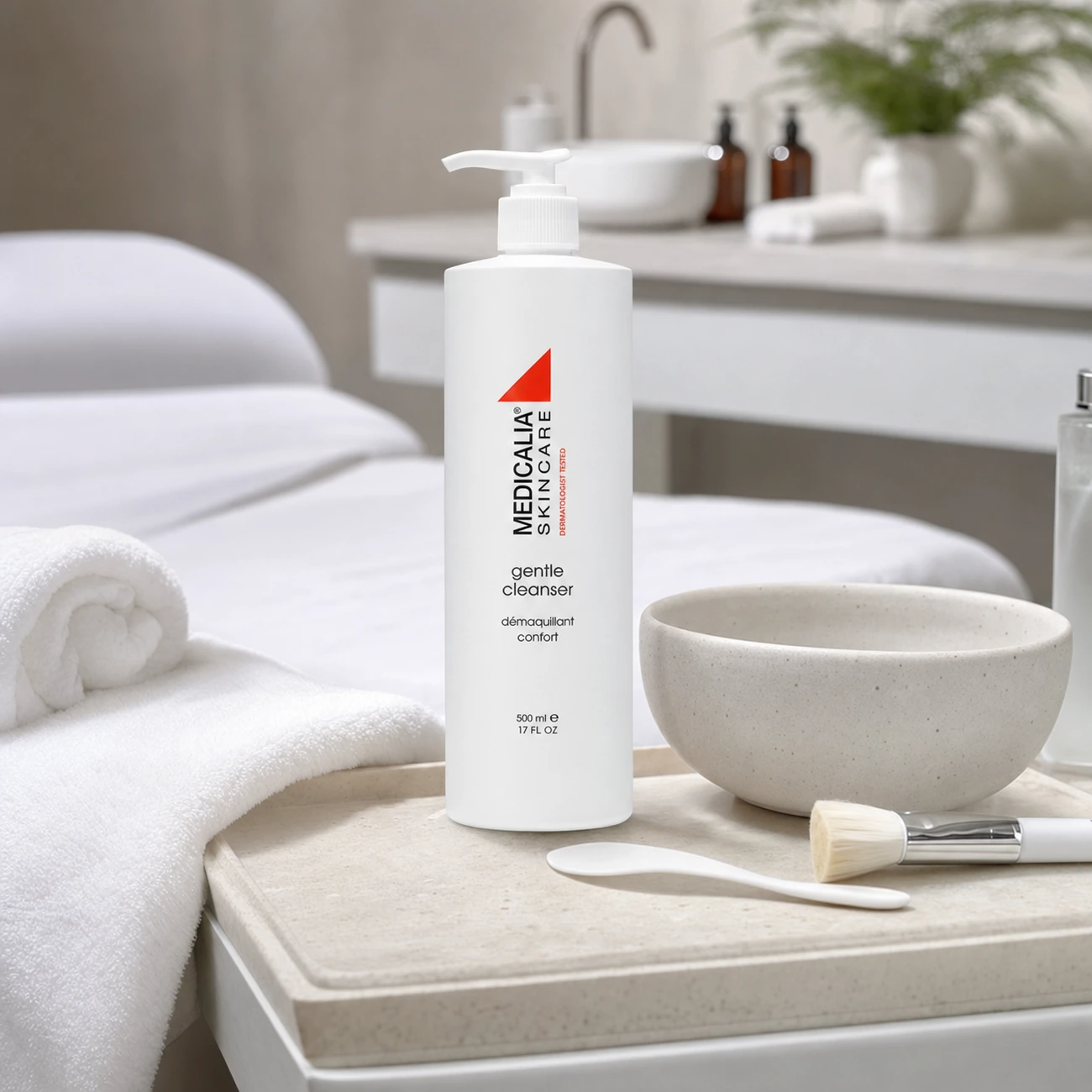 Medicalia Gentle Cleanser 500ml styled as a professional treatment-room cleanser for beauty salon and medi-clinic facial treatments.