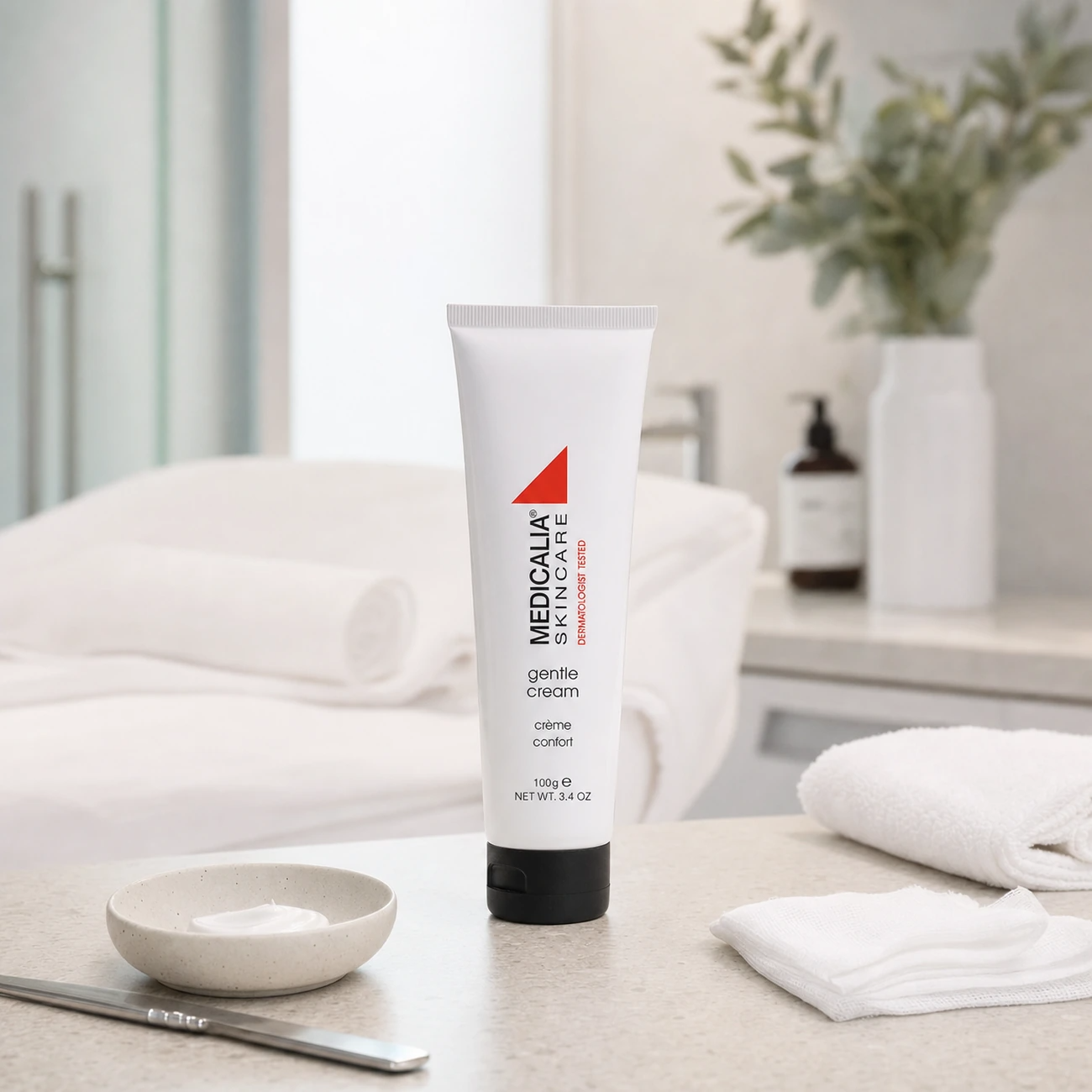 Medicalia Gentle Cream 100g styled as a professional treatment-room finishing cream for beauty salon and medi-clinic facial treatments.