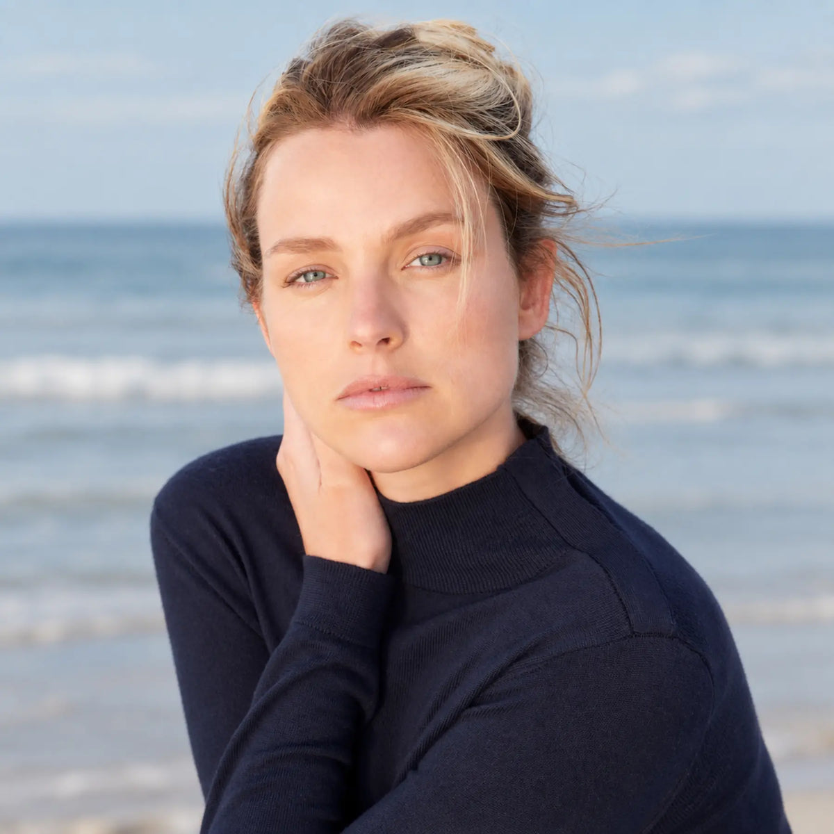 Model for PHYTOMER Pigment 2D dark spot serum